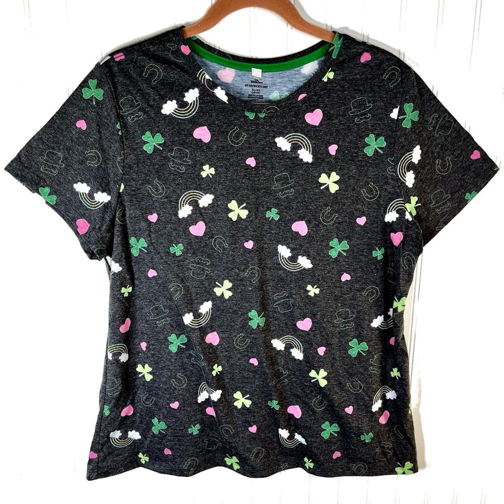 Celebrate St Patrick’s Day Shamrock Rainbow Hearts Top Hat Graphic Tee Shirt